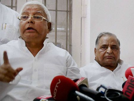 பீகார் வெற்றி... உ.பியில் பா.ஜ.கவுக்கு 'செக்' வைக்க சமாஜ்வாடியுடன் கை கோர்க்கும் லாலு!