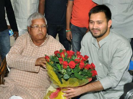 தாயை வீழ்த்தியவரை தோற்கடித்துப் பழிக்குப் பழி வாங்கிய லாலு மகன்!