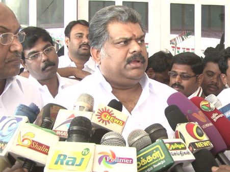 வெள்ளத்தால் பாதிக்கப்பட்டுள்ள விவசாயிகளுக்கு உரங்களை இலவசமாக வழங்க வேண்டும்: ஜி.கே.வாசன்