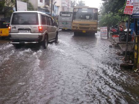 சென்னை... கொட்டித் தீர்த்த மழையால் வெறிச்சோடிய திருமண மண்டபங்கள்