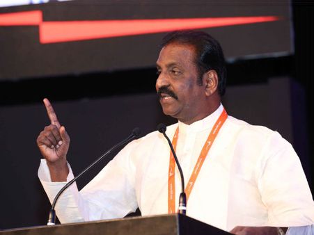 ஷார்ஜாவில் நடந்த வைரமுத்துவின் சிறுகதைகள் புத்தக அறிமுக விழா