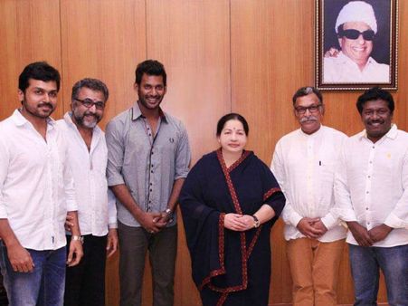 முதல்வர் எங்களை மனசார வாழ்த்தினார்!- நாசர்