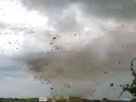 அச்சமூட்டும் இயற்கை: கடலூரில் வெந்நீர் ஊறுது.. சங்கரன்கோயிலில் சூறாவளி சுழன்றடிக்குது