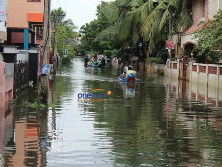 கொசஸ்தலை ஆற்றில் உடைப்பு - திருவள்ளூர், மீஞ்சூர், மணலி புதுநகர் மக்களின் இயல்பு வாழ்க்கை பாதிப்பு
