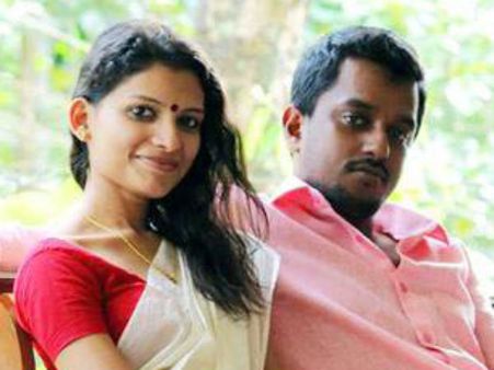 தூக்கிவிட்ட ஃபேஸ்புக்காலேயே போலீசில் சிக்கி கிண்டல் செய்யப்படும் ரஷ்மி, ராகுல்