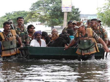வெள்ள நிவாரணப் பணிகளுக்கு ஒரு நாள் ஊதியத்தை அளித்த சிஐடியு தொழிலாளர்கள்