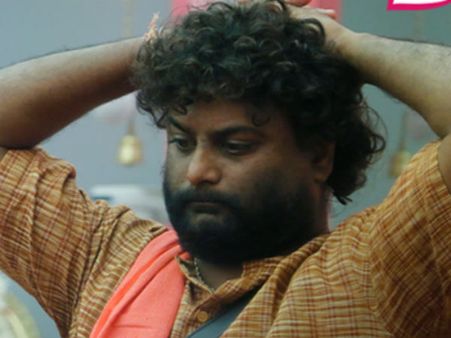 அம்பேத்கர் பற்றி அவதூறு பேச்சு.. கன்னட நடிகர் நள்ளிரவில் அதிரடி கைது