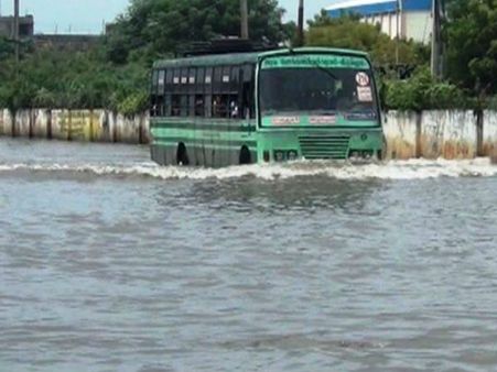 கனமழையால் சென்னை-திருச்சி நெடுஞ்சாலையில் வெள்ளம்- வாகன ஓட்டிகள் அவதி!