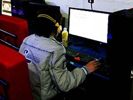 வீடியோ கேம் பைத்தியத்தால்... 10 வருடங்களாக இண்டர்நெட் சென்டரிலேயே ‘குடியிருந்த’ பெண்