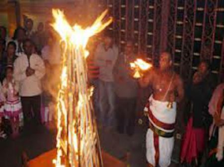 திருவண்ணாமலையில் மகா தீபம் ஏற்றப்பட்டது.. லட்சக்கணக்கான பக்தர்கள் அரோகரா முழக்கம்!