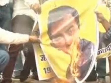 சகிப்புத்தன்மை இல்லையா?: ஆமீர் கானை கண்டித்து பாஜக, இந்து சேனாவினர் போராட்டம்