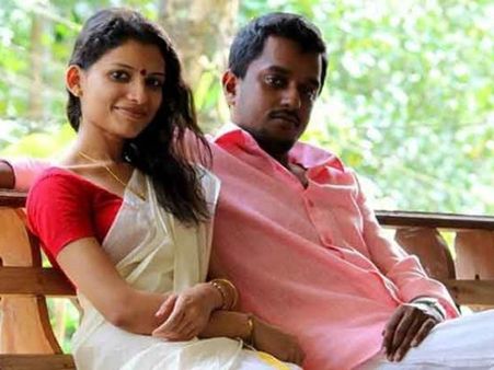 ராகுல் எங்களுக்கு செக்ஸ் வீடியோ போட்டுக் காண்பித்தார்: கிஸ் ஆப் லப் போராட்டக்கார பெண்