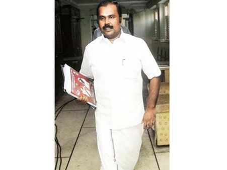 தொடர் கன மழை எச்சரிக்கை எதிரொலி.. அதிகாரிகளுடன் அமைச்சர் உதயக்குமார் அவசர ஆலோசனை