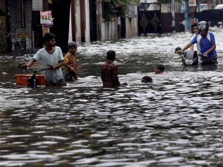 வெள்ளம் எதிரொலி: மேற்கு தாம்பரத்தில் ஆக்கிரமித்து கட்டப்பட்டிருந்த 110 வீடுகள் இடிப்பு