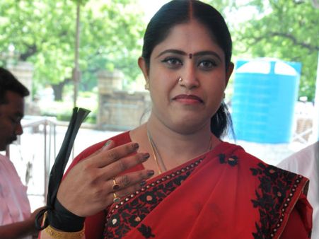 விஜயதாரணி எம்.எல்.ஏ மீது போலீசில் புகார்: மகளிரணி துணைத்தலைவி குற்றச்சாட்டு