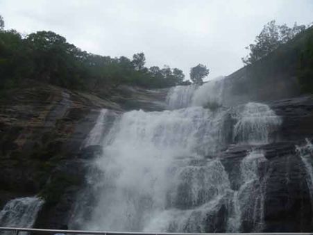 மேற்குத் தொடர்ச்சி மலையில் கன மழை.. குற்றாலத்தில் வெள்ளம்... அணைகளில் நீர் மட்டம் உயருகிறது