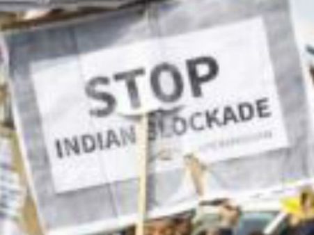 இந்தியாவின் பொருளாதார தடை விதிப்புக்கு எதிராக நேபாள மாணவர்கள் போராட்டம்!