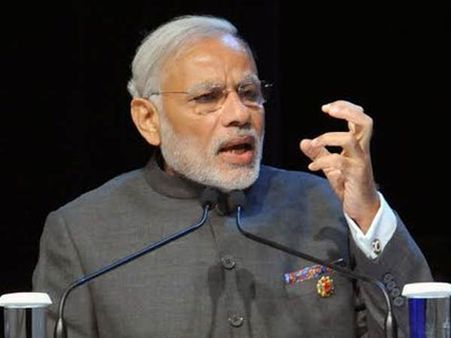 பிரதமர் மோடியுடன் செல்ஃபி எடுக்க குவிந்த டெல்லி பத்திரிக்கையாளர்களால் பரபரப்பு