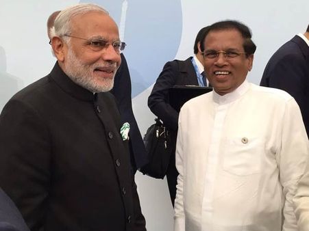 பாக். பிரதமர் நவாஸ் ஷெரீப், இலங்கை அதிபர் சிறிசேனவுடன் பிரதமர் மோடி சந்திப்பு!!