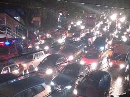 மழை நேரத்து வாகன நெரிசலை நீங்கள் நினைத்தால் குறைக்க முடியும், இப்படி!