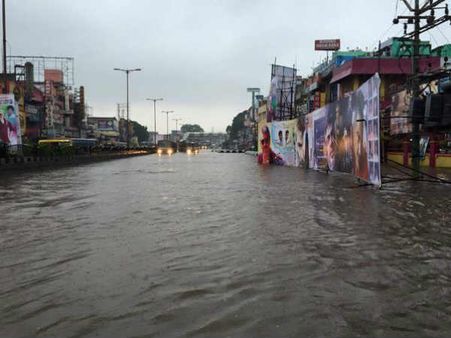 செங்கல்பட்டு-திருச்சி நெடுஞ்சாலையில் பயங்கர வெள்ளம்: தென்மாவட்டங்களில் இருந்து சென்னை துண்டிப்பு!!