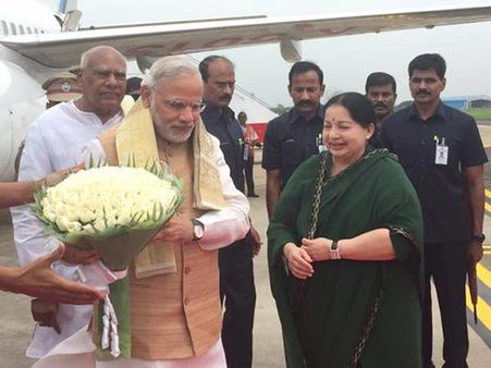 வெள்ளம் பாதித்த பகுதிகளில் மோடி, ஜெ. நாளை ஹெலிகாப்டர் மூலம் பார்வையிடுகின்றனர்?