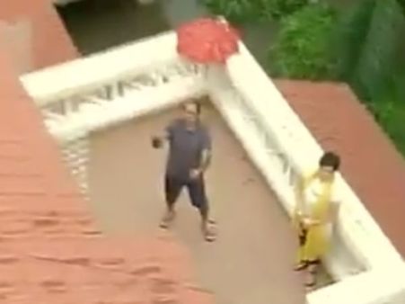 மனிதம் சாகவில்லை.. உணவுக்காக ஏங்கும்போதும், அடுத்தவருக்கு விட்டுக்கொடுத்த சென்னை பெண்!