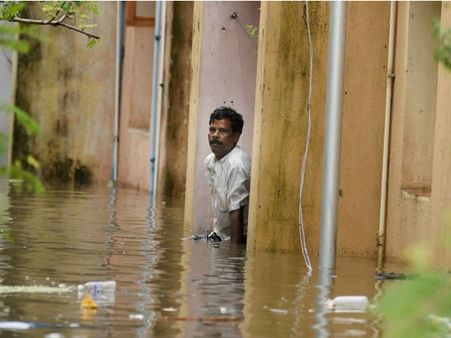 பெருவெள்ளம்...பேரவலம் சுமக்கும் மக்கள்... இனியேனும் உரைக்குமா இந்த பாடம்? 