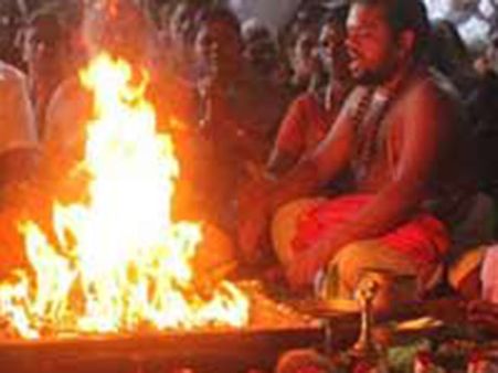 வருணபகவானே மழையை நிப்பாட்டு... தஞ்சாவூரில் சிறப்பு பூஜை