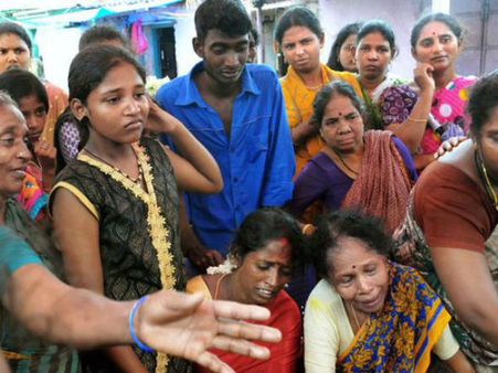 மகளின் சான்றிதழ்களை மீட்க முயற்சித்து வெள்ளத்தில் மூழ்கி பலியான தந்தை