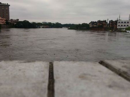 சென்னையை வெள்ளத்தில் மிதக்கவிட்ட செம்பரம்பாக்கம், புழல் ஏரிகளில் நீர் திறப்பு கணிசமாக குறைப்பு!