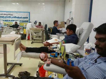 அபுதாபியில் நடந்த ரத்ததான முகாம்: 60க்கும் மேற்பட்ட தமிழர்கள் பங்கேற்பு