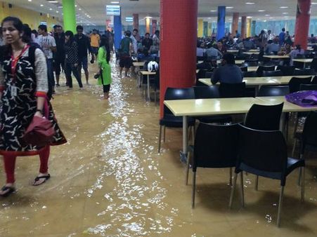 கன மழை- வெள்ளத்தால் சென்னை ஐ.டி நிறுவனங்களுக்கு பல்லாயிரம் கோடி இழப்பு