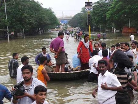 ஒரு வேளை மட்டுமே உண்டு ரூ.1 லட்சம் வெள்ள நிவாரணமாக தந்த பாலியல் தொழிலாளர்கள்!