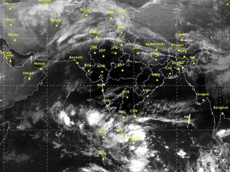 3 நாட்களுக்கு சென்னை உட்பட கடலோர மாவட்டங்களில் கனமழை பெய்யும்: வானிலை மையம் எச்சரிக்கை