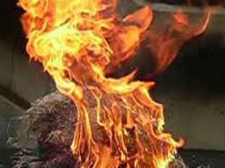 பிறவியிலேயே கர்ப்பப்பை, ஒரு கிட்னி இல்லை.. சோகத்தில் தீக்குளித்து உயிர்நீத்த 17 வயது மாணவி