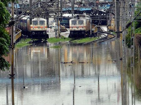 வெள்ளத்தால் ரத்தான ரயில்களின் முன்பதிவு கட்டணம் வாபஸ் பெற காலக்கெடு நீடிப்பு