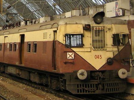 மழை எதிரொலி: 3 எக்ஸ்பிரஸ் ரயில்களை நாளை ரத்து செய்தது தெற்கு ரயில்வே