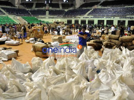 சென்னைக்கு நேற்று ஒரே நாளில் மட்டும் குவிந்த 200 டன் நிவாரணப்பொருட்கள்