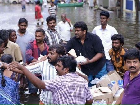 மழையால் பாதிக்கப்பட்ட மக்களுக்கு மனக்களிம்பு.. மருத்துவ முகாம் நடத்துகிறார் நடிகர் பார்த்திபன்