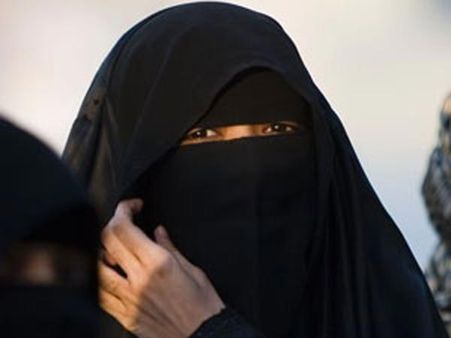 ஓட்டுரிமை சரி.. சவூதி பெண்கள் இன்னும் போக வேண்டிய தூரம் நிறைய இருக்கே!