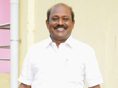 பால் பாக்கெட்டை 100 ரூபாய்க்கு விற்ற வியாபாரிகள் என்ன நடவடிக்கை எடுத்தீர்கள் விக்கிரமராஜா??