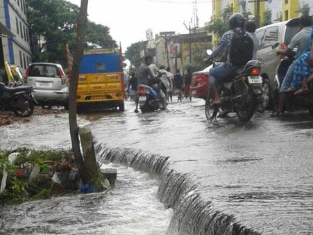 நெல்லை தூத்துக்குடியில் கனமழை... பெருக்கெடுத்து ஓடும் வெள்ளம் .. தவிக்கும் மக்கள்
