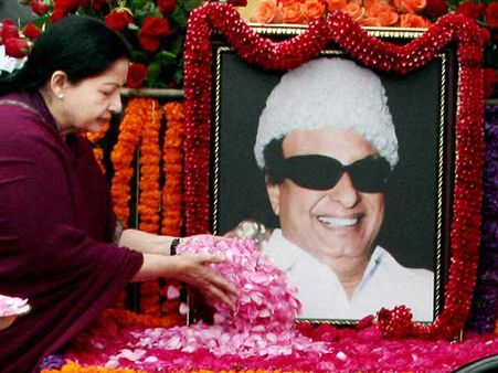 எம்.ஜி.ஆரின் 28வது ஆண்டு நினைவு நாள்: 24ம்தேதி நினைவிடத்தில் ஜெயலலிதா மலர் அஞ்சலி