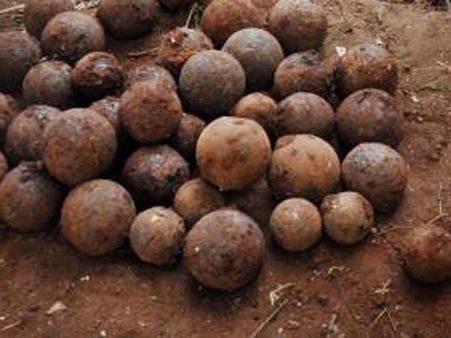 கண்ணூர் கோட்டையில் தோண்ட, தோண்ட வந்த பீரங்கி குண்டுகள்- இதுவரை 19,000 கண்டுபிடிப்பு