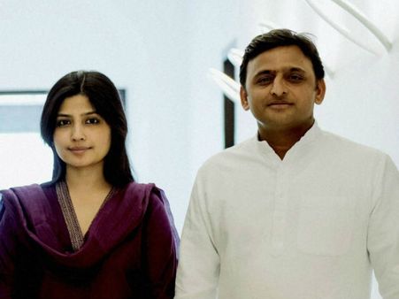 லிப்ட்டுக்குள் அரை மணி நேரம் சிக்கிக் கொண்ட அகிலேஷ் யாதவும், அவரது மனைவியும்!