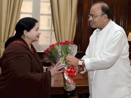 தலைமைச் செயலகத்தில் ஜெ.வைச் சந்தித்தார் ஜேட்லி- தமிழக வெள்ள சேதம் குறித்து ஆலோசனை