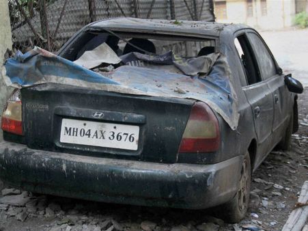 ரூ. 32,000க்கு ஏலத்தில் எடுத்து தாவூத் இப்ராகின் காரை தீவைத்து எரித்த இந்து மகாசபா தலைவர்