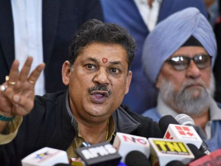 என் டிவிட்டர் அக்கவுண்ட யாரோ ஹேக் செய்து ஜெட்லியை சீண்டிவிட்டார்கள்: பாஜக எம்.பி பல்டி