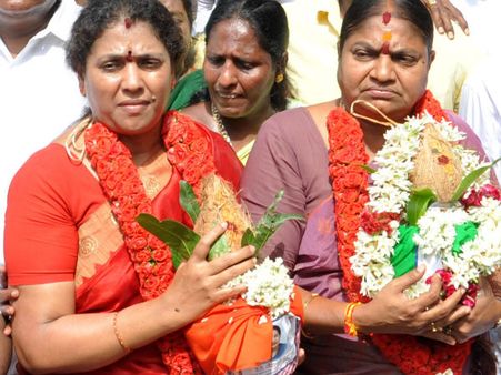 பால்குடம்... காவடி... தீச்சட்டி .... 2015ல் தமிழக அமைச்சர்களின் அரசியல் நிகழ்வுகள்